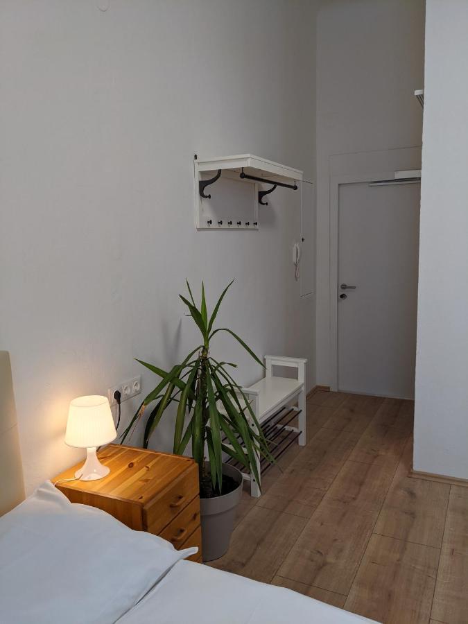 007 Studio Apartment Madrid 30M2 كلاغنفورت المظهر الخارجي الصورة