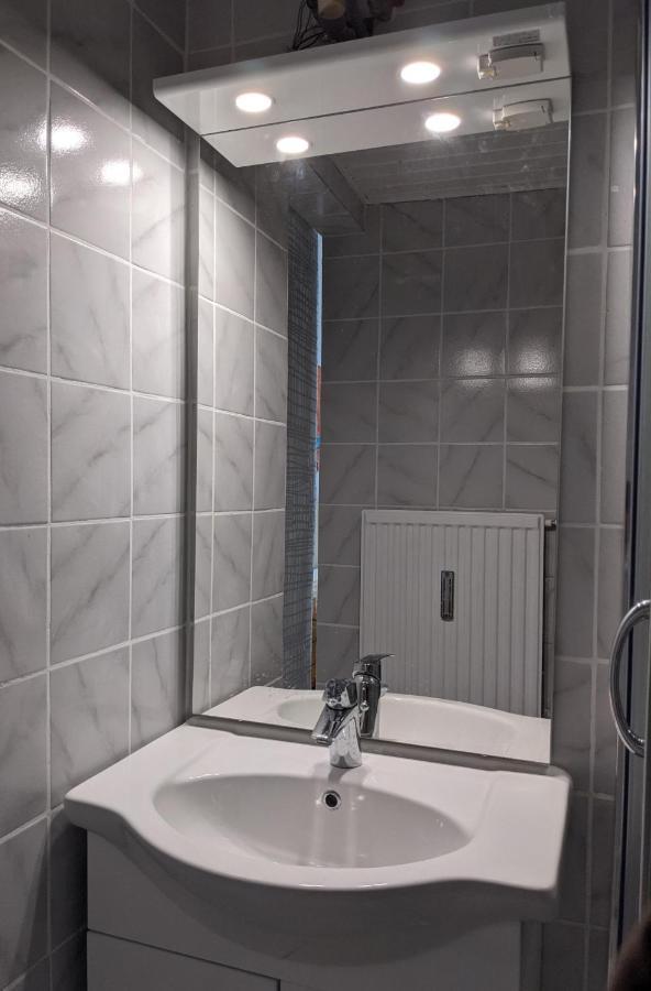 007 Studio Apartment Madrid 30M2 كلاغنفورت المظهر الخارجي الصورة